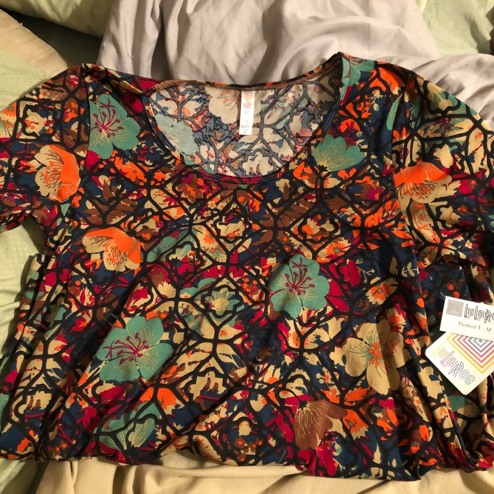 NWT Lularoe perfect T
